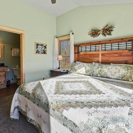 Walnut Ridge Cabin. Sleeps 7-11! Hot Tub, Pool Table, Minutes To Downtown Gatlinburg! Exterior foto