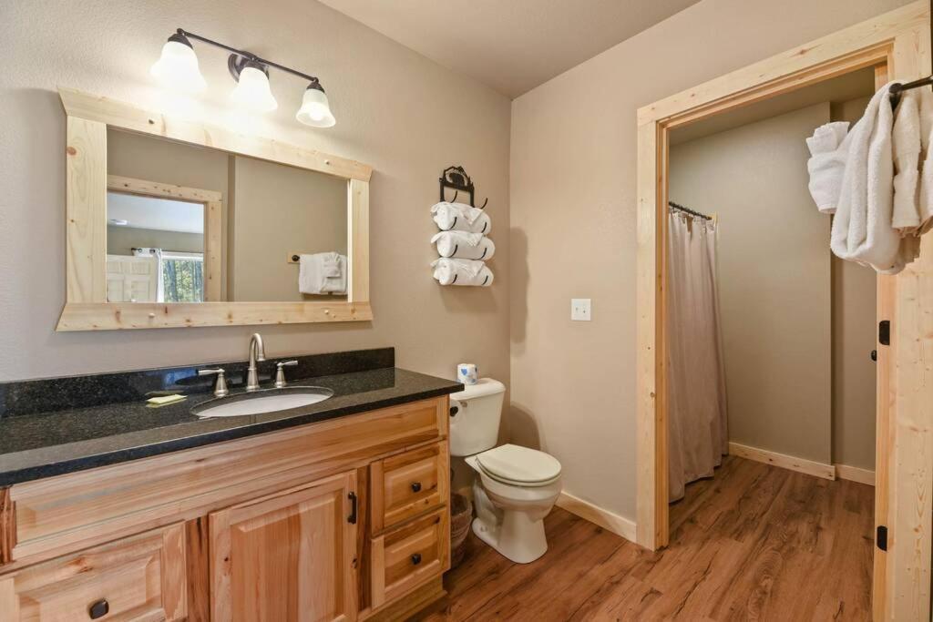 Walnut Ridge Cabin. Sleeps 7-11! Hot Tub, Pool Table, Minutes To Downtown Gatlinburg! Exterior foto