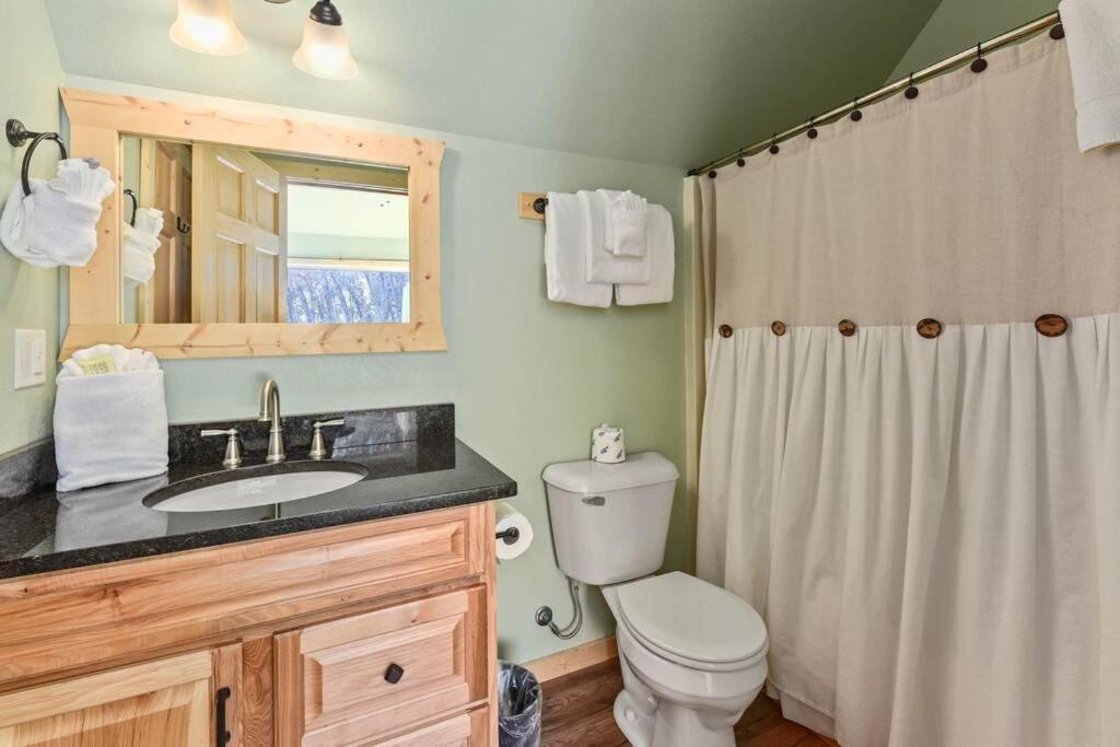 Walnut Ridge Cabin. Sleeps 7-11! Hot Tub, Pool Table, Minutes To Downtown Gatlinburg! Exterior foto