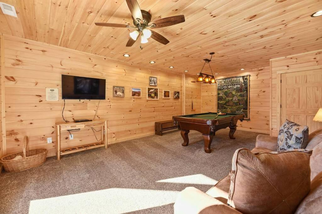Walnut Ridge Cabin. Sleeps 7-11! Hot Tub, Pool Table, Minutes To Downtown Gatlinburg! Exterior foto