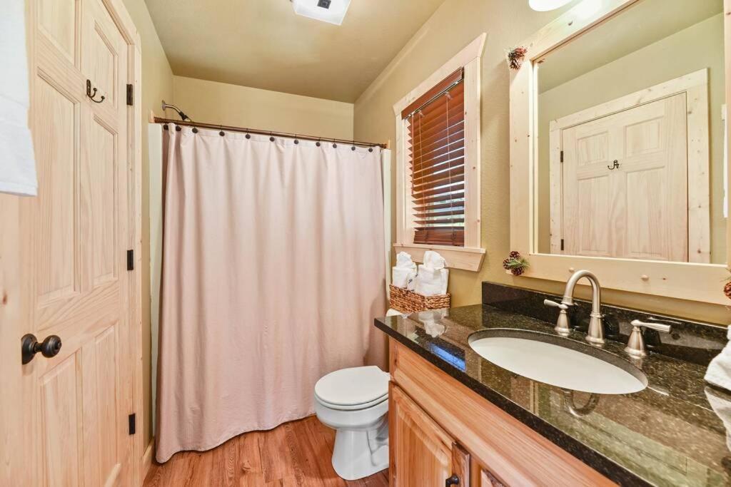 Walnut Ridge Cabin. Sleeps 7-11! Hot Tub, Pool Table, Minutes To Downtown Gatlinburg! Exterior foto