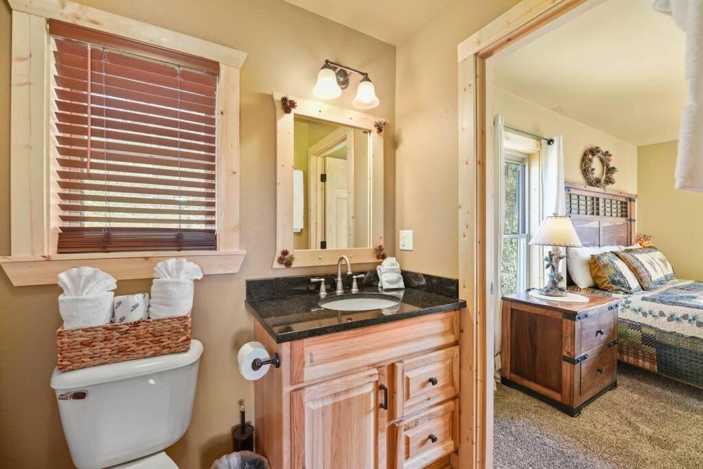 Walnut Ridge Cabin. Sleeps 7-11! Hot Tub, Pool Table, Minutes To Downtown Gatlinburg! Exterior foto