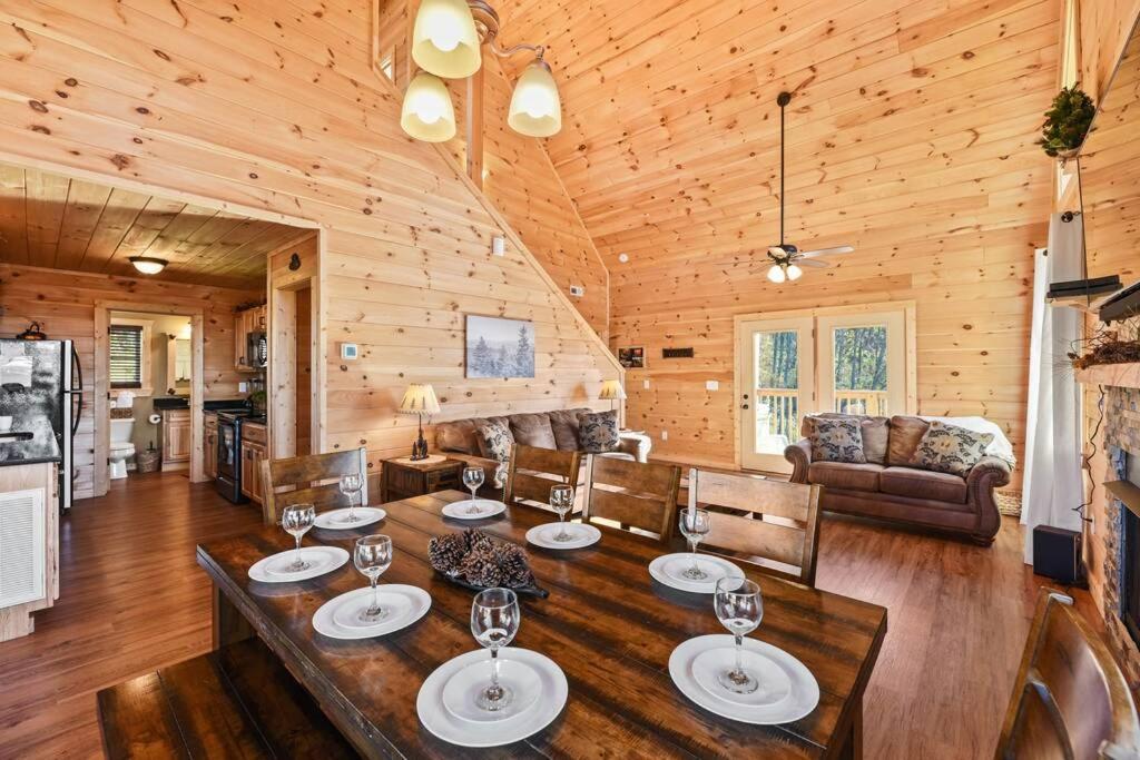 Walnut Ridge Cabin. Sleeps 7-11! Hot Tub, Pool Table, Minutes To Downtown Gatlinburg! Exterior foto