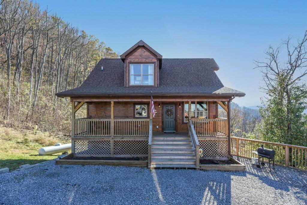 Walnut Ridge Cabin. Sleeps 7-11! Hot Tub, Pool Table, Minutes To Downtown Gatlinburg! Exterior foto
