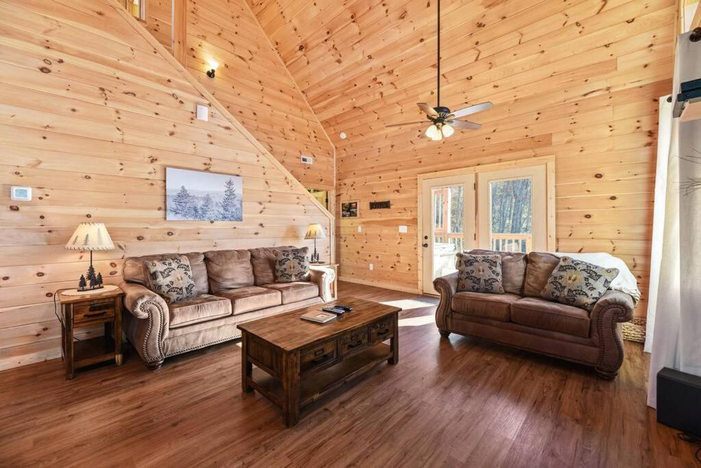 Walnut Ridge Cabin. Sleeps 7-11! Hot Tub, Pool Table, Minutes To Downtown Gatlinburg! Exterior foto