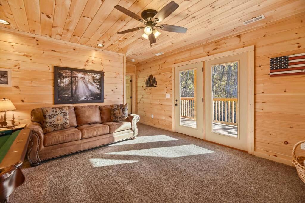 Walnut Ridge Cabin. Sleeps 7-11! Hot Tub, Pool Table, Minutes To Downtown Gatlinburg! Exterior foto