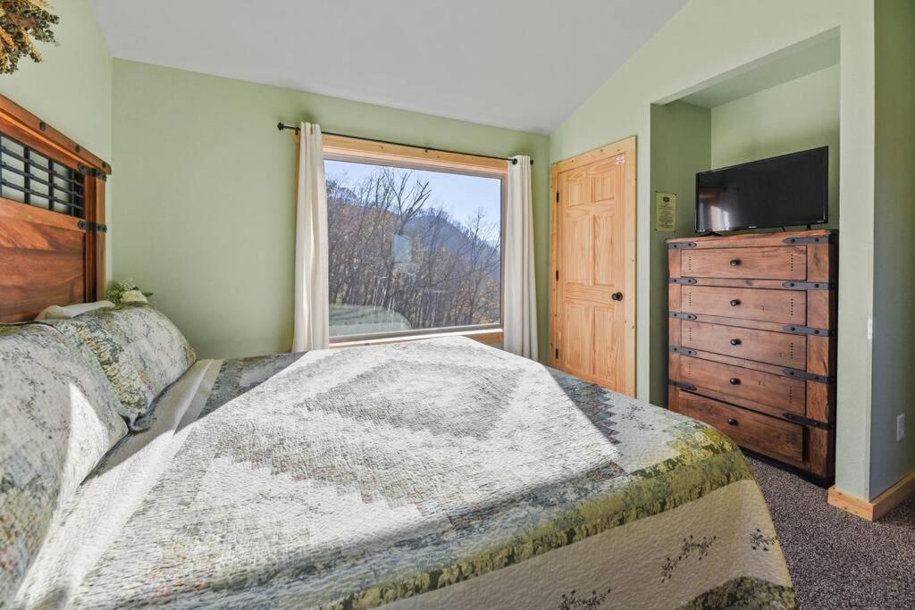 Walnut Ridge Cabin. Sleeps 7-11! Hot Tub, Pool Table, Minutes To Downtown Gatlinburg! Exterior foto